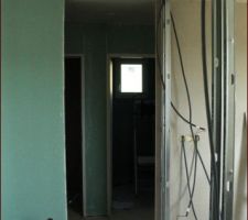 Vu sur le dégagement depuis le salon/séjour/salle à manger.