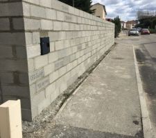 Le mur est monté, il manque plus que l?arase
