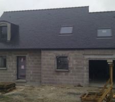 Toutes les fen&ecirc;tres et les portes sont mont&eacute;es! Manque plus que la porte de garage.