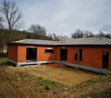 Bonsoir tout le monde,
Les travaux de la maison avancent ???
Nous avons choisi de mettre un écran sous toiture.
La mise en place des tuiles se rapproche vite ???
Belle soirée 
Alexia