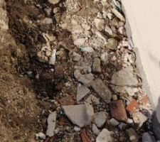 Remblais des terres &agrave; l'arri&egrave;re du jardin