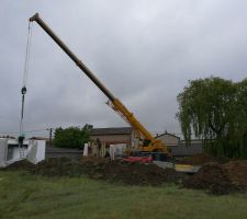 Montage des murs de la maison ossature bois (en cours de montage)