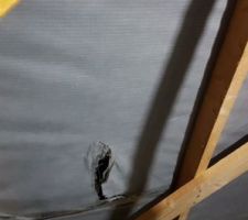 Film anti pluie decoupé à la serpe