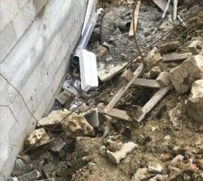 Déchets laissé sur le terrain