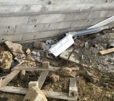 Déchets laissé sur le terrain