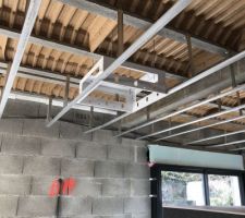 Ssupport de l'ascenseur video-projecteur