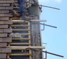 Suite des reprises des reprises. Pour les ferraillages &ccedil;a semble mieux, par contre je crois que nos rampants sont en sable d&eacute;sormais...