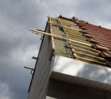 Suite des reprises des reprises. Pour les ferraillages &ccedil;a semble mieux, par contre je crois que nos rampants sont en sable d&eacute;sormais...