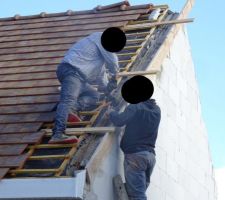 Suite des reprises des reprises. Pour les ferraillages &ccedil;a semble mieux, par contre je crois que nos rampants sont en sable d&eacute;sormais...