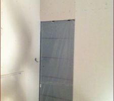 Chambre parentale avec la porte vitrée coulissante menant cette fois à notre dressing.