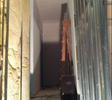Le couloir.