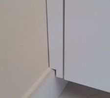 A gauche , il y aurait pas fallut de plinthe .