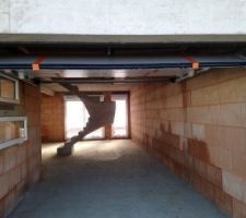 La porte de garage installée et la sniff, maison fermée a clef plus possible de rentrée dedans