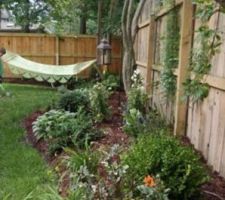 Idée clôture bois au fond du jardin