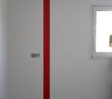 Chambre de fils avec bandes en cours rouge Paris Chromatique