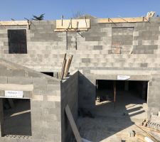 3 chambres &agrave; l'&eacute;tage + 1 sdb.