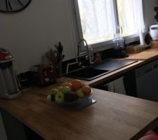Crédence faite et hotte posée
Trop contente du résultat