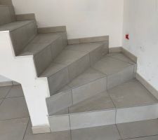 Carrelage de l'escalier partie tournante