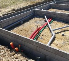 2eme jour Vide sanitaire : Tuyaux d'évacuation des eaux usées et fourreaux électriques