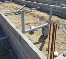 2eme jour Vide sanitaire : Tuyaux d'évacuation des eaux usées et fourreaux électriques