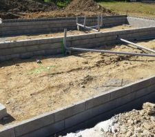2eme jour Vide sanitaire : Tuyaux d'évacuation des eaux usées et fourreaux électriques