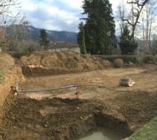 Plateforme avec déviation de la canalisation surprise