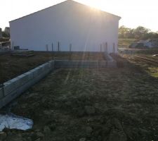 D&eacute;but des fondations... &ccedil;a y est &ccedil;a avance enfin ....