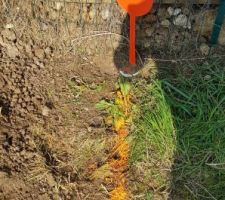 La hauteur du terrain, en limite séparative, est restée la même qu'avant les travaux de construction