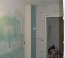 J 271, une partie de la sdb est carrelée