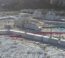Début de la maçonnerie avec le vide sanitaire