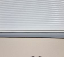 Le seuil d'appui de la fenêtre de la cuisine repris