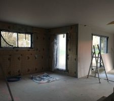 25/03/2019 : isolation des murs extérieurs par laine de verre 140mm
