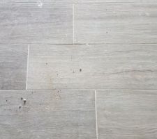 Le carrelage a bougé et ça se voit à l'oeil nu. Qualité quand tu nous tiens...