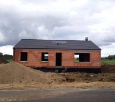 Le toit fini, plus qu'à poser les ouvrants !