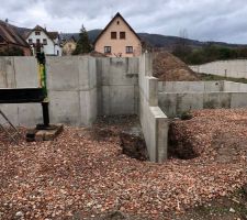 Décoffrage des murs du sous sol