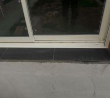 Carrelage sur les seuils des baies vitrées