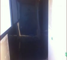 Le "bac" autour de la baignoire en tôle aluminium (gris anthracite)