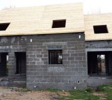 Et voila, la charpente a été faite en 3 jours, beau travail messieurs :-)