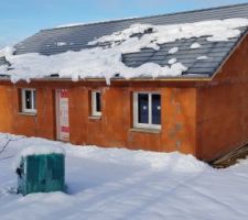 Retour de la neige! Et nécessité de prévoir d'installer des arrêts de neige sur la toiture..