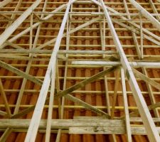 Charpente termin&eacute;e, avec multiplication des bois moisis, couverture faite