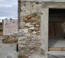 Mur de la cuisine apr&egrave;s piquage.