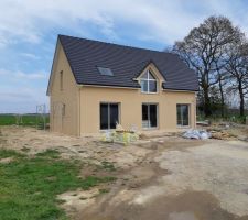 Façade avec enduit en cours