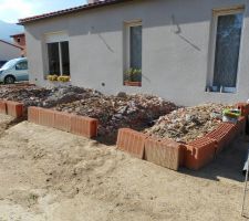 Passage des tuyaux d'eau sous la terrasse = création passage d'air pour le vide sanitaire