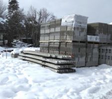 Livraison des matériaux sous la neige
