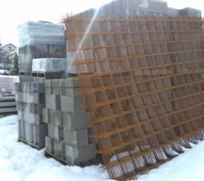 Livraison des matériaux sous la neige