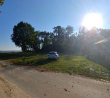 Vue du terrain et de l?environnement.