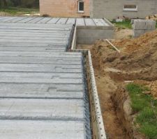 Mise en place planelles et ferraillage autour de dalle en béton alvéolaire
