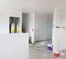 Sous-couche au mur et finition au plafond