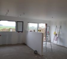 Sous-couche au mur et finition au plafond