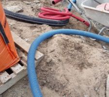 Planché isolant du vide sanitaire. et pose des gaines.